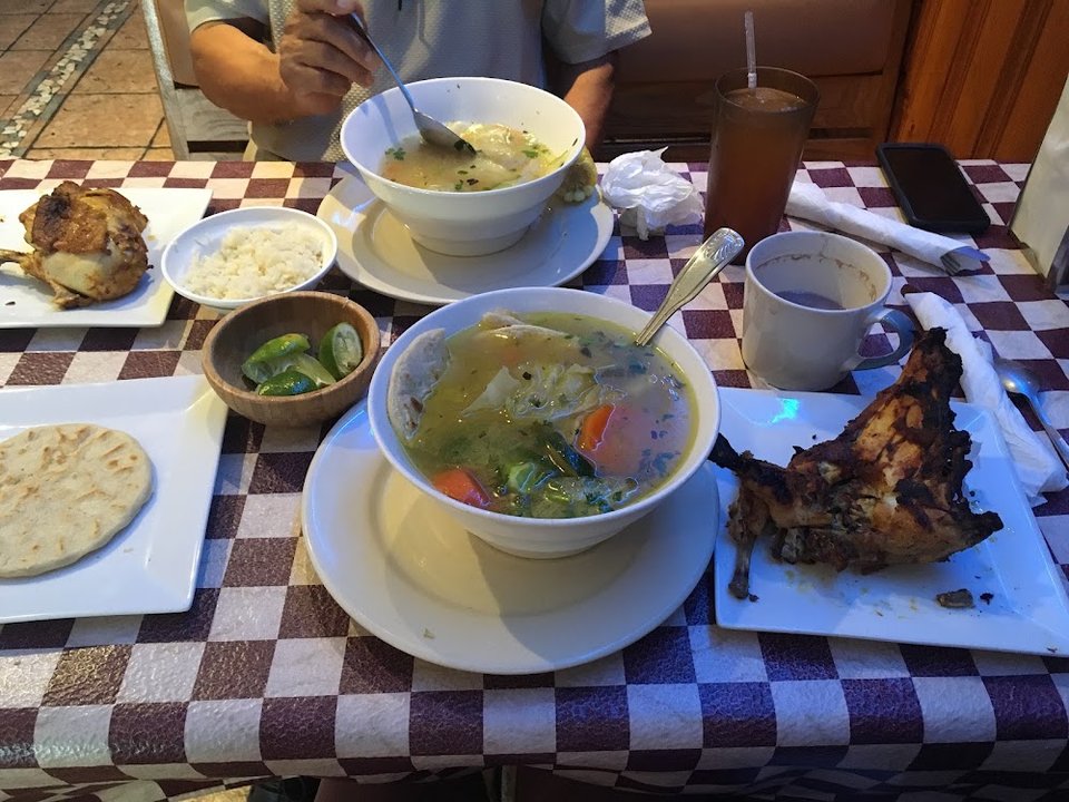 Sopa de Gallina Con Arroz O Tortillas