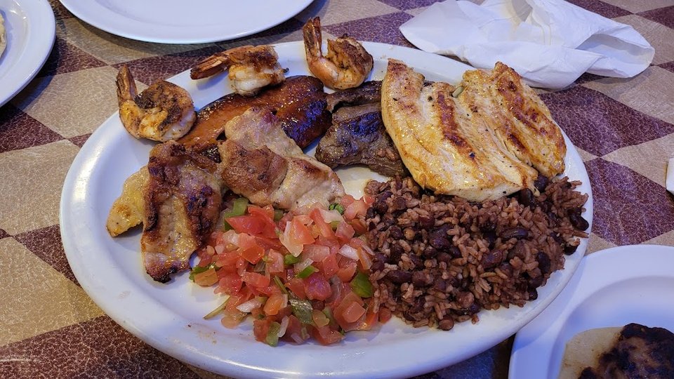Printed menu with Salvadoran dishes and desserts.