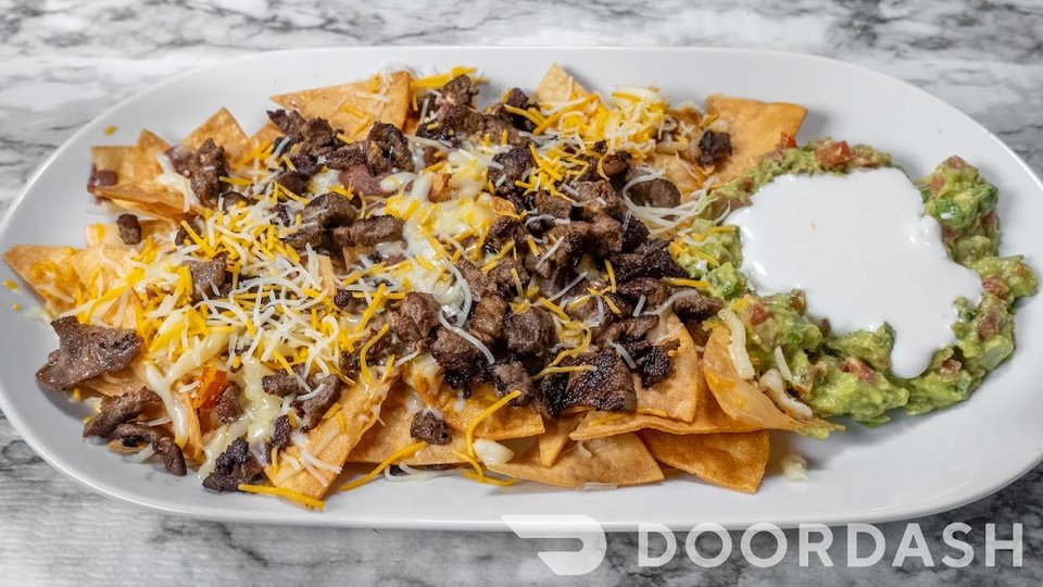 Nachos Con Carne Asada